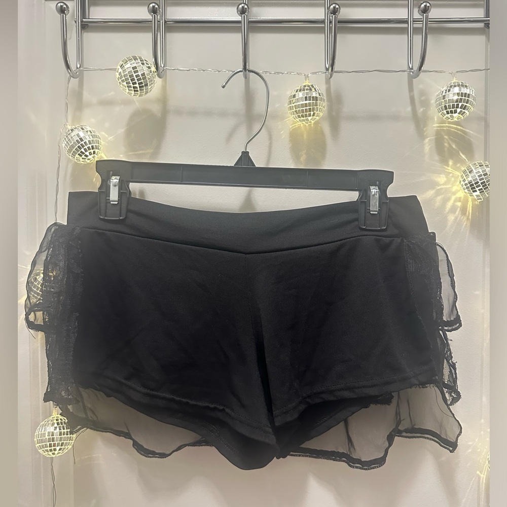 BLACK Y2K RUFFLE LACE SKORT π€ - Picture 3 of 6
